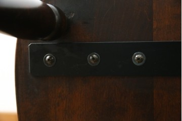 中古　北海道民芸家具　クラシカルな雰囲気を醸し出すダイニングチェア2脚セット　(R-057902)