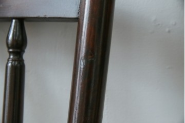 中古　北海道民芸家具　クラシカルな雰囲気を醸し出すダイニングチェア2脚セット　(R-057902)