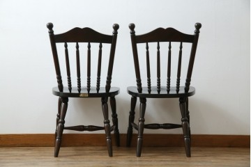 中古　北海道民芸家具　クラシカルな雰囲気を醸し出すダイニングチェア2脚セット　(R-057902)