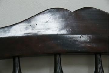 中古　北海道民芸家具　クラシカルな雰囲気を醸し出すダイニングチェア2脚セット　(R-057902)