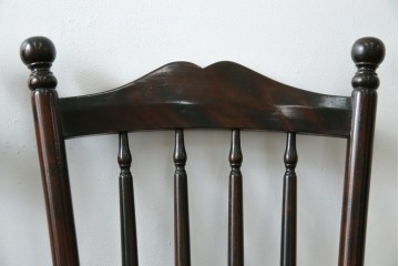 中古　北海道民芸家具　クラシカルな雰囲気を醸し出すダイニングチェア2脚セット　(R-057902)