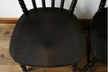 中古　北海道民芸家具　クラシカルな雰囲気を醸し出すダイニングチェア2脚セット　(R-057902)