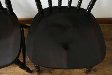 中古　北海道民芸家具　クラシカルな雰囲気を醸し出すダイニングチェア2脚セット　(R-057902)