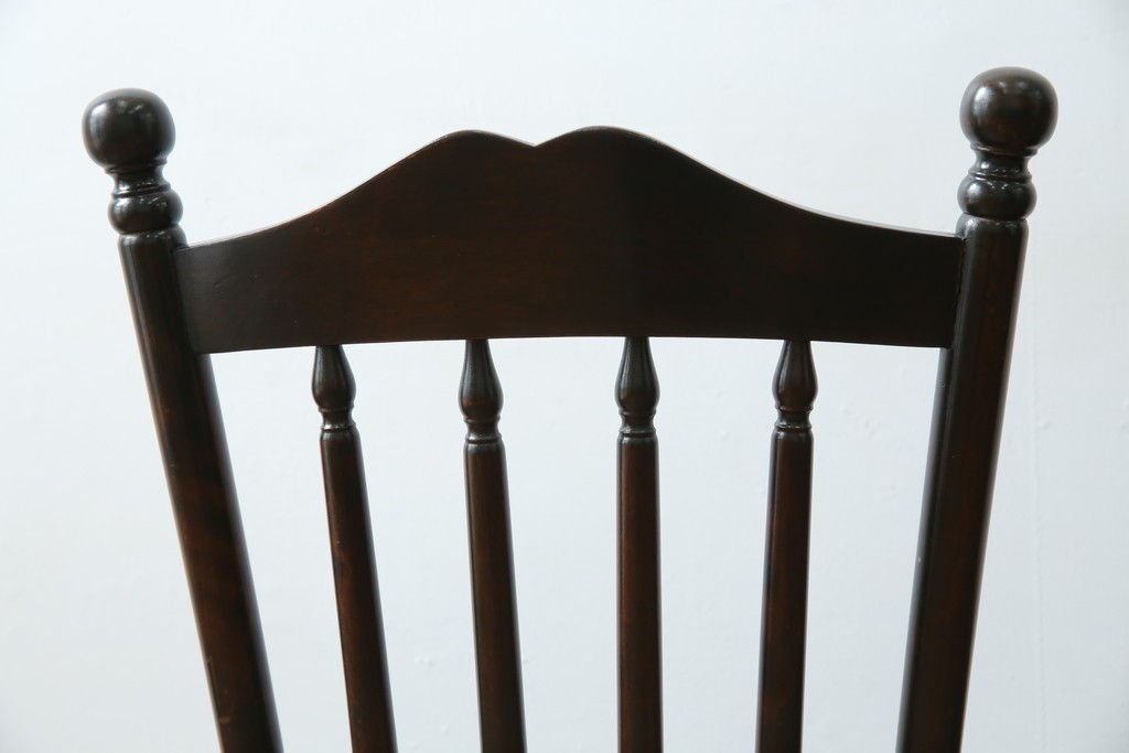 中古　北海道民芸家具　クラシカルな雰囲気を醸し出すダイニングチェア2脚セット　(R-057902)