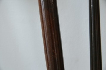 中古　北海道民芸家具　クラシカルな雰囲気を醸し出すダイニングチェア2脚セット　(R-057902)