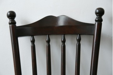 中古　北海道民芸家具　クラシカルな雰囲気を醸し出すダイニングチェア2脚セット　(R-057902)