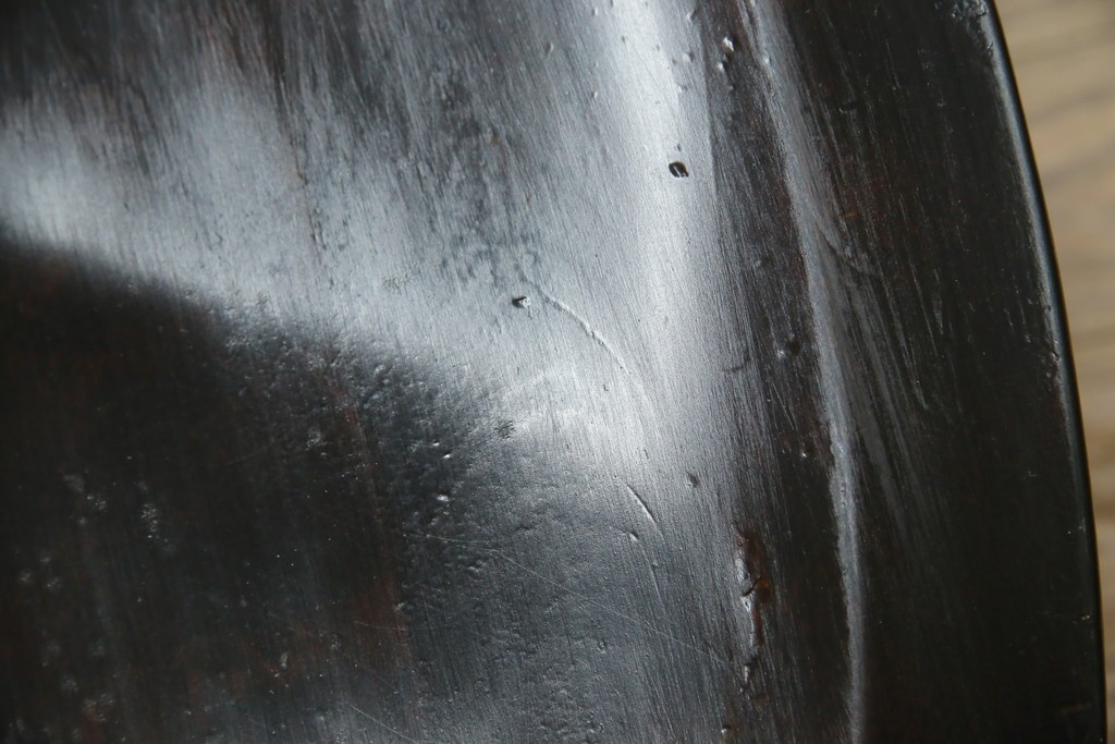 中古　北海道民芸家具　クラシカルな雰囲気を醸し出すダイニングチェア2脚セット　(R-057902)