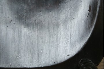 中古　北海道民芸家具　クラシカルな雰囲気を醸し出すダイニングチェア2脚セット　(R-057902)