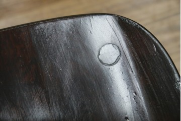 中古　北海道民芸家具　クラシカルな雰囲気を醸し出すダイニングチェア2脚セット　(R-057902)