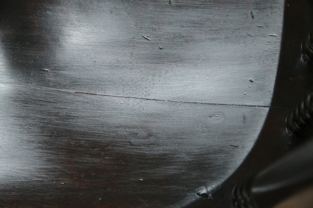 中古　北海道民芸家具　クラシカルな雰囲気を醸し出すダイニングチェア2脚セット　(R-057902)