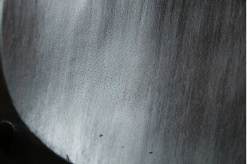 中古　北海道民芸家具　クラシカルな雰囲気を醸し出すダイニングチェア2脚セット　(R-057902)