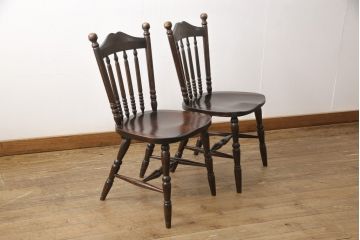 中古　美品　北海道民芸家具　クラシカルな雰囲気を醸し出すダイニングチェア2脚セット(椅子、板座チェア)(R-057902)