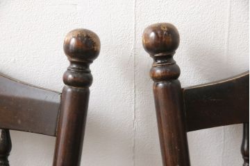 中古　美品　北海道民芸家具　クラシカルな雰囲気を醸し出すダイニングチェア2脚セット(椅子、板座チェア)(R-057902)