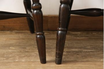中古　美品　北海道民芸家具　クラシカルな雰囲気を醸し出すダイニングチェア2脚セット(椅子、板座チェア)(R-057902)