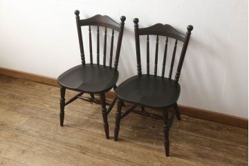 中古　北海道民芸家具　クラシカルな雰囲気を醸し出すダイニングチェア2脚セット(椅子、板座チェア)(R-057903)