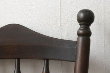 中古　北海道民芸家具　クラシカルな雰囲気を醸し出すダイニングチェア2脚セット(椅子、板座チェア)(R-057903)