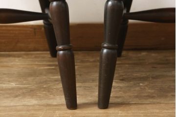 中古　北海道民芸家具　クラシカルな雰囲気を醸し出すダイニングチェア2脚セット(椅子、板座チェア)(R-057903)