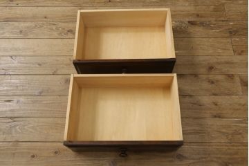 中古　北海道民芸家具　和・洋どちらのお部屋にもおすすめ!　落ち着きのある色合いのブックケース(本箱、収納棚、キャビネット、飾り棚)(R-057911)