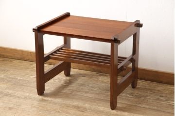 中古　美品　高級　国産品手造り　総欅(ケヤキ)材　漆塗り　シンプルなデザインの中に品を感じるサイドテーブル(ローテーブル、コーヒーテーブル)(R-057913)