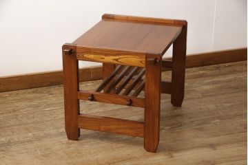 中古　美品　高級　国産品手造り　総欅(ケヤキ)材　漆塗り　シンプルなデザインの中に品を感じるサイドテーブル(ローテーブル、コーヒーテーブル)(R-057913)