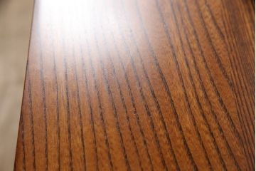 中古　美品　高級　国産品手造り　総欅(ケヤキ)材　漆塗り　シンプルなデザインの中に品を感じるサイドテーブル(ローテーブル、コーヒーテーブル)(R-057913)