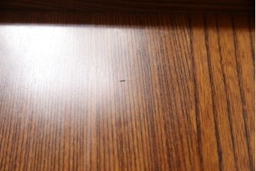 中古　美品　高級　国産品手造り　総欅(ケヤキ)材　漆塗り　シンプルなデザインの中に品を感じるサイドテーブル(ローテーブル、コーヒーテーブル)(R-057913)