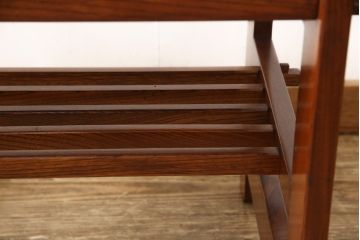 中古　美品　高級　国産品手造り　総欅(ケヤキ)材　漆塗り　シンプルなデザインの中に品を感じるサイドテーブル(ローテーブル、コーヒーテーブル)(R-057913)