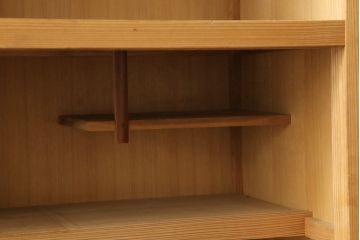 中古　民芸家具　和の空間づくりに取り入れたいシンプルな置き水屋(置水屋、茶水屋、戸棚、茶棚、収納棚)(R-057918)