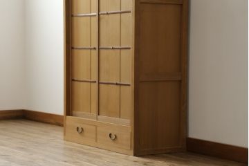 中古　民芸家具　和の空間づくりに取り入れたいシンプルな置き水屋(置水屋、茶水屋、戸棚、茶棚、収納棚)(R-057918)