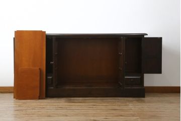 中古　北海道民芸家具　木のあたたかみを感じるサイドボード(収納棚、リビングボード、キャビネット)(R-057934)