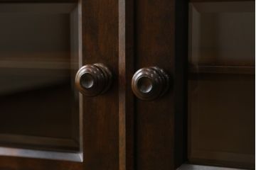 中古　北海道民芸家具　木のあたたかみを感じるサイドボード(収納棚、リビングボード、キャビネット)(R-057934)
