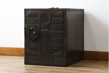 和製アンティーク　堅牢な金具と渋みのある佇まいが魅力的な船箪笥(掛硯型、懸硯型、時代箪笥、和たんす、小物収納、小箪笥)(R-057935)