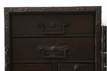 和製アンティーク　堅牢な金具と渋みのある佇まいが魅力的な船箪笥(掛硯型、懸硯型、時代箪笥、和たんす、小物収納、小箪笥)(R-057935)