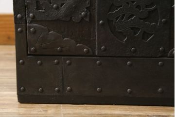 和製アンティーク　堅牢な金具と渋みのある佇まいが魅力的な船箪笥(掛硯型、懸硯型、時代箪笥、和たんす、小物収納、小箪笥)(R-057935)