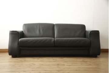 中古　美品　イタリア　フォルメンティ　本革　高級感あふれる2.5人掛けレザーソファ(定価約120万円)(2人掛け、3人掛け)(R-057936)