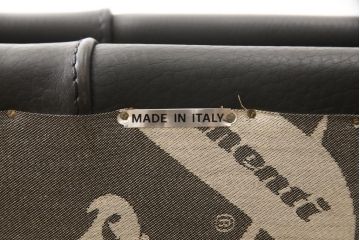 中古　美品　イタリア　フォルメンティ　本革　高級感あふれる2.5人掛けレザーソファ(定価約120万円)(2人掛け、3人掛け)(R-057936)