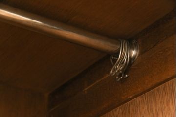 和製ビンテージ　神戸洋家具　ナラ材　上品なデザインが魅力的なワードローブ(洋服タンス、衣装タンス、収納棚、ヴィンテージ)(R-057938)
