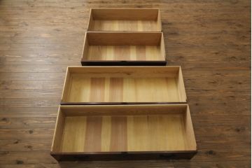 和製アンティーク　美品　前面欅(ケヤキ)材　漆のきれいな二段重ね米沢箪笥(和箪笥、収納箪笥、時代箪笥、引き出し)(R-057944)