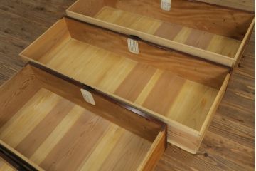 和製アンティーク　美品　前面欅(ケヤキ)材　漆のきれいな二段重ね米沢箪笥(和箪笥、収納箪笥、時代箪笥、引き出し)(R-057944)