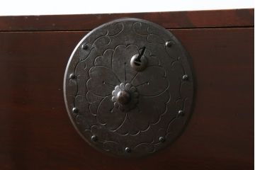 和製アンティーク　美品　前面欅(ケヤキ)材　漆のきれいな二段重ね米沢箪笥(和箪笥、収納箪笥、時代箪笥、引き出し)(R-057944)