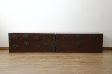 和製アンティーク　美品　前面欅(ケヤキ)材　漆のきれいな二段重ね米沢箪笥(和箪笥、収納箪笥、時代箪笥、引き出し)(R-057944)