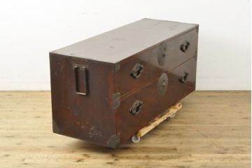 和製アンティーク　美品　前面欅(ケヤキ)材　漆のきれいな米沢箪笥ローボード(ローチェスト、和箪笥、収納箪笥、時代箪笥、引き出し)(R-057946)
