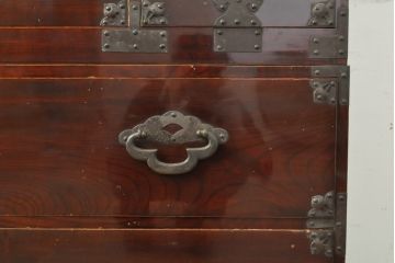 和製アンティーク　美品　前面欅(ケヤキ)材　漆のきれいな米沢箪笥ローボード(ローチェスト、和箪笥、収納箪笥、時代箪笥、引き出し)(R-057946)