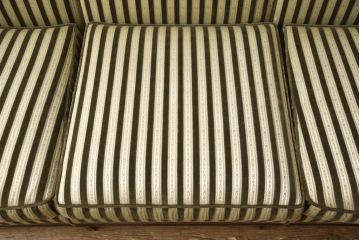 中古　美品　神戸洋家具　メープル不二屋　優雅な佇まいが魅力的な3人掛けソファ(ラウンジソファ、三人掛け、3P)(R-057950)