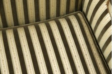 中古　美品　神戸洋家具　メープル不二屋　優雅な佇まいが魅力的な3人掛けソファ(ラウンジソファ、三人掛け、3P)(R-057950)