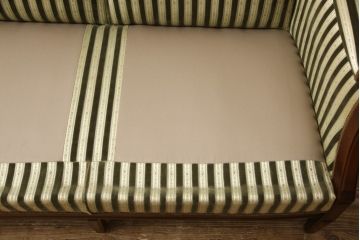 中古　美品　神戸洋家具　メープル不二屋　優雅な佇まいが魅力的な3人掛けソファ(ラウンジソファ、三人掛け、3P)(R-057950)