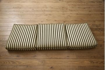 中古　美品　神戸洋家具　メープル不二屋　優雅な佇まいが魅力的な3人掛けソファ(ラウンジソファ、三人掛け、3P)(R-057950)