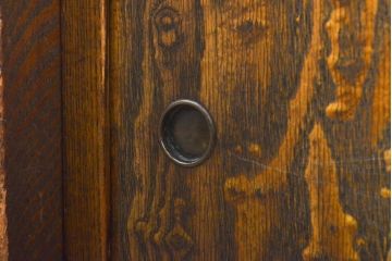 和製アンティーク　タモ材　特徴的な杢目が味わい深い茶箪笥(茶棚、戸棚、収納棚、食器棚、キャビネット)(R-057952)