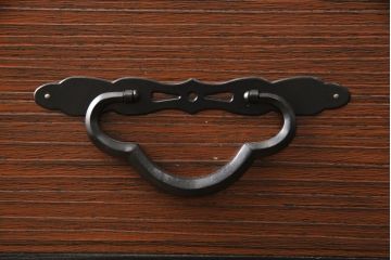 中古　美品　上手物!　国産民芸家具　総桐　厚手の桐材が贅沢に使われた和モダンな米沢箪笥(総桐箪笥、桐たんす、引き出し、チェスト、衣装箪笥)(R-057956)