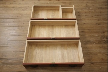 中古　美品　上手物!　国産民芸家具　総桐　厚手の桐材が贅沢に使われた和モダンな米沢箪笥　(R-057956)